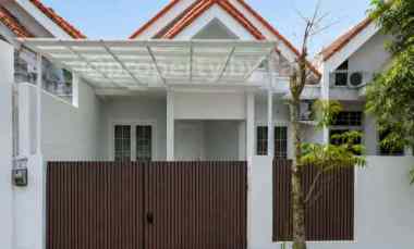 rumah full furnished 3 kt di graha raya cuma rp1 85 m