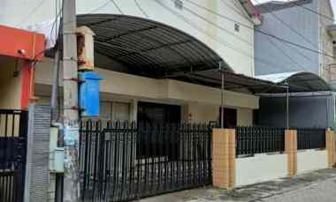 Rumah Gubeng Kertajaya, Strategis