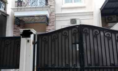 Rumah Hadap Timur di Royal Residence Jakarta Timur