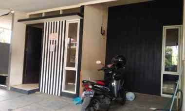 Rumah Hook 1,5 Lantai Simprug Poris