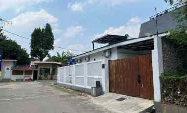 Rumah Hook di Grand Galaxy City Bekasi, Carport Muat 5 Mobil