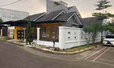 Rumah Hook di Komplek Bella Casa Depok - ImeLin