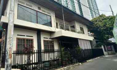 Rumah Hook Terawat di Salemba Tengah Jakarta Pusat