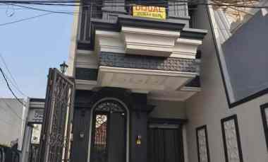Jual Rumah Baru Siap Huni Desain Klasik Lokasi di Cilodong Depok