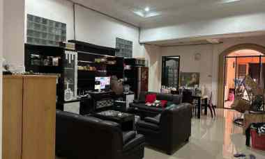 Rumah jl. Besuki Perak Timur Strategis