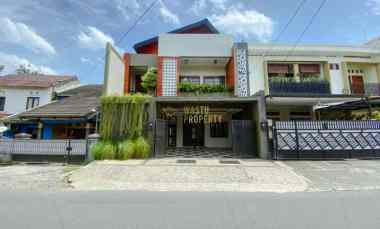 Rumah Keluarga Luas Elegan, 5 KT 4 KM, Lokasi Premium