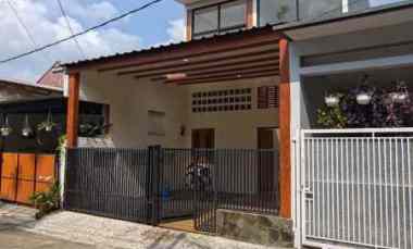 Rumah Klasik 2 Lantai Siap Huni di Jatimulya Depok