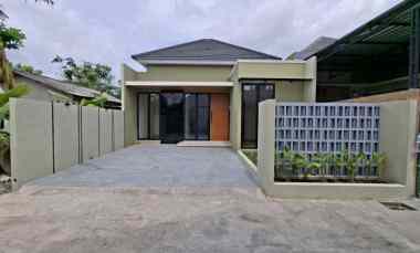 Rumah Limasan Modern dekat Hotel Balecatur Inn Resto