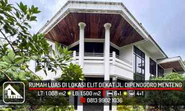 Rumah Luas di Area Premium Menteng, Jakarta Pusat