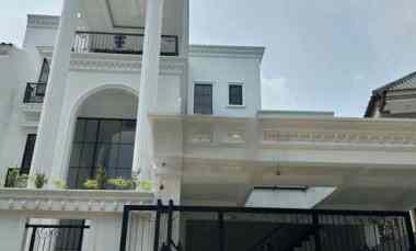 Rumah Luxury di Sentul City dengan Kolam Renang