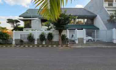 rumah manyar tompotika strategis row 4 mobil