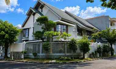 rumah manyar tompotika strategis row 4 mobil