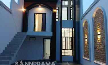 Rumah Mewah 2,5 Lantai Strategis di Mampang Depok - Iml