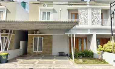 Rumah Mewah 2 Lantai di Jalan Godean km 7, Sleman