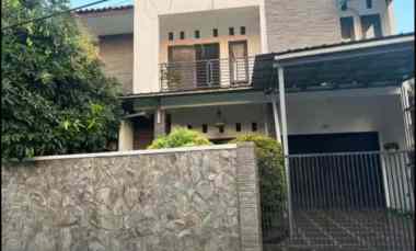 Rumah Mewah 2 Lantai di Jatiwaringin Cantik, Nyaman