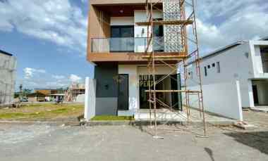 Rumah Mewah 2 Lantai Paling Laris di Jakal km 12