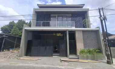 Rumah Mewah 2 Lantai Siap Huni di Purwomartani, Sleman