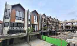 Rumah Mewah 3 Lantai di Ciganjur Jakarta Selatan