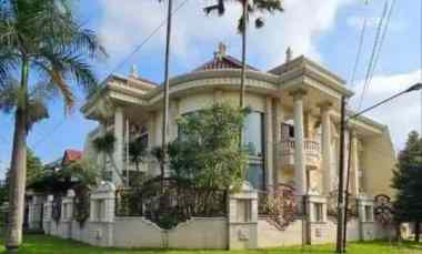 Rumah Mewah Classic Hook di Perum Elit Pbi