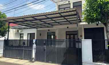 rumah mewah dalam komplek taman galaxy pekayon bekasi