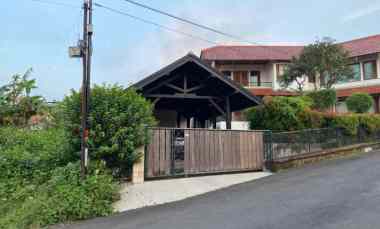 rumah mewah dua lantai daerah srondol kulon semarang