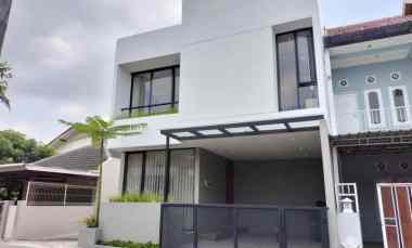 Rumah Mewah Full Furnished dekat Kampus UII