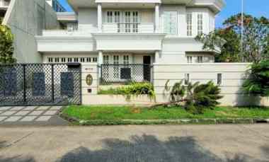 Rumah Mewah Furnished dalam Komplek di Bekasi Timur