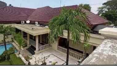 rumah mewah stategis 2 lantai di wonocolo surabaya