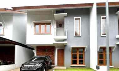 rumah mewah townhouse jagakarsa jaksel