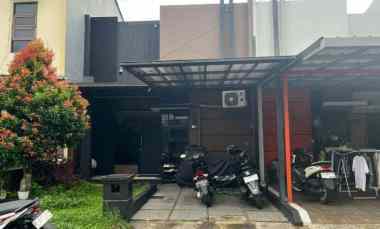 Rumah Minimalis Komplek Ciwaruga Ada Taman Belakang