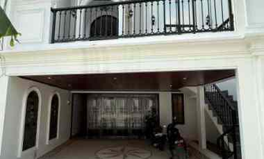 Rumah Modern Classic 3 Lantai di Jagakarsa Jaksel