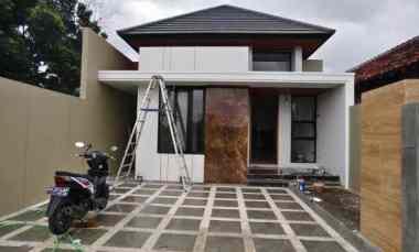 Rumah Modern dekat Pasar Gentan di jl Kaliurang KM 10