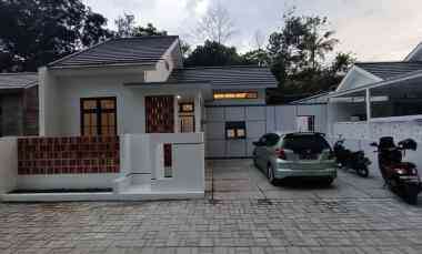 Rumah Modern Industrial di Utara SD Model Sleman