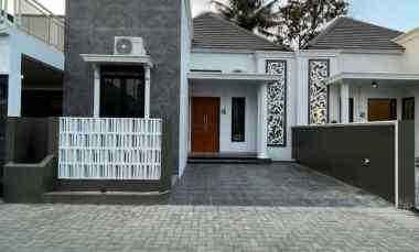 Rumah Modern Klasik dekat RS Akademik UGM