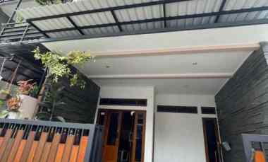 Rumah Modern Minimalis 3 Lantai Perum Bukit Sariwangi