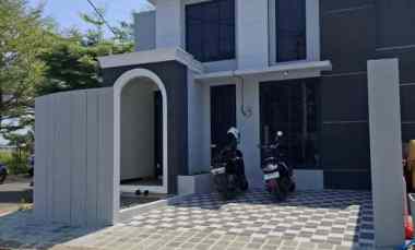 Rumah Modern Minimalis Lokasi di dekat Gor Ken Arok