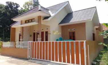 Rumah Modern, Siap Huni, Tanah Luas di Seyegan