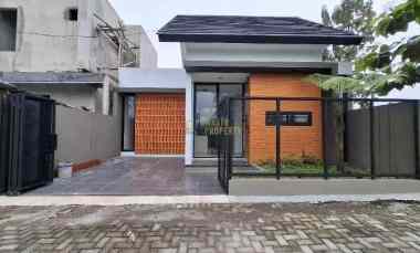Rumah Modern Tropis 6 menit dari Pawon Mbah Gito