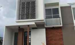Rumah 2 Lantai Mewah Srimaya Pinggir Jalan Raya di Karangploso Malang