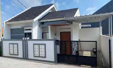 Rumah Nyaman di Cigugur Ciwaruga Bandung