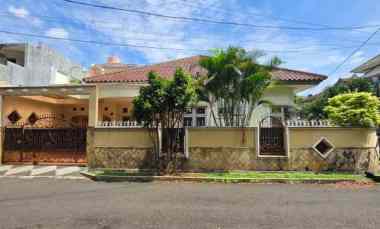 Rumah Posisi Hook View Taman di Pondok Kelapa Jaktim