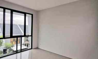 Rumah Royal Residence 3 Lantai Kosongan