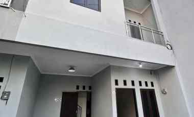 rumah second 3lantai cluster condet jakarta timur