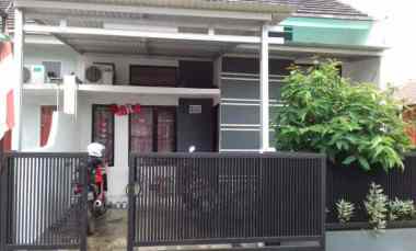 rumah second hook dalam cluster di pasir putih depok