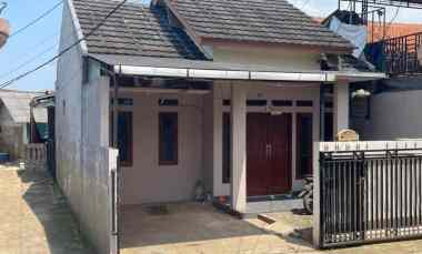 rumah second samping alun2 gdc depok