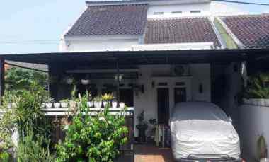 rumah second terawat di kav ui barat tanah baru depok