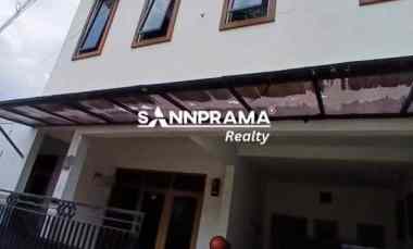 rumah second terawat strategis di mampang depok