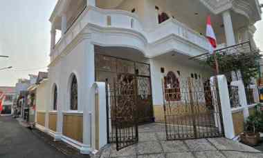 rumah secondary depan taman di pondok kopi