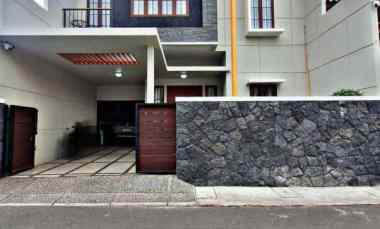 Rumah Secondary Terawat Siap Huni di Rawamangun