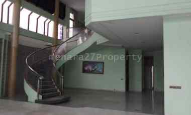 Rumah Sewa di Dago Cocok Kantor atau Usaha Parkir Luas